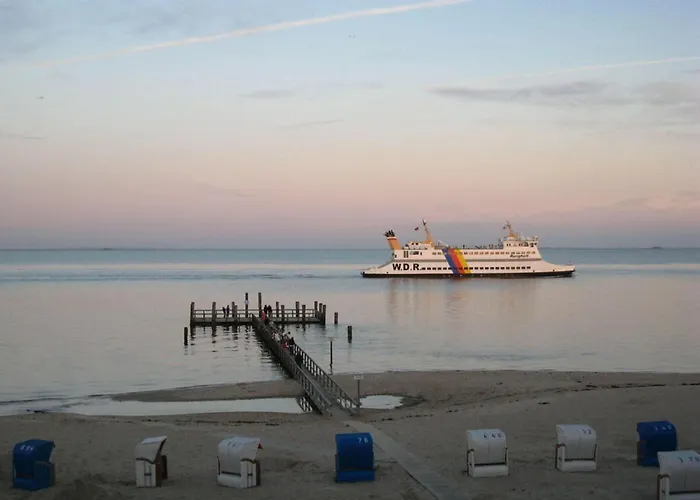 Дом отдыха Direct Sea View Amrum